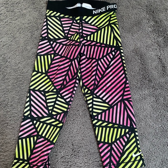 Nike Dri Fit Crop Leggings Lot (2) - Picture 4 of 5